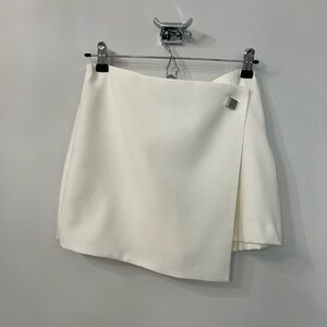 Zara basic skirt. Size small. Off white.